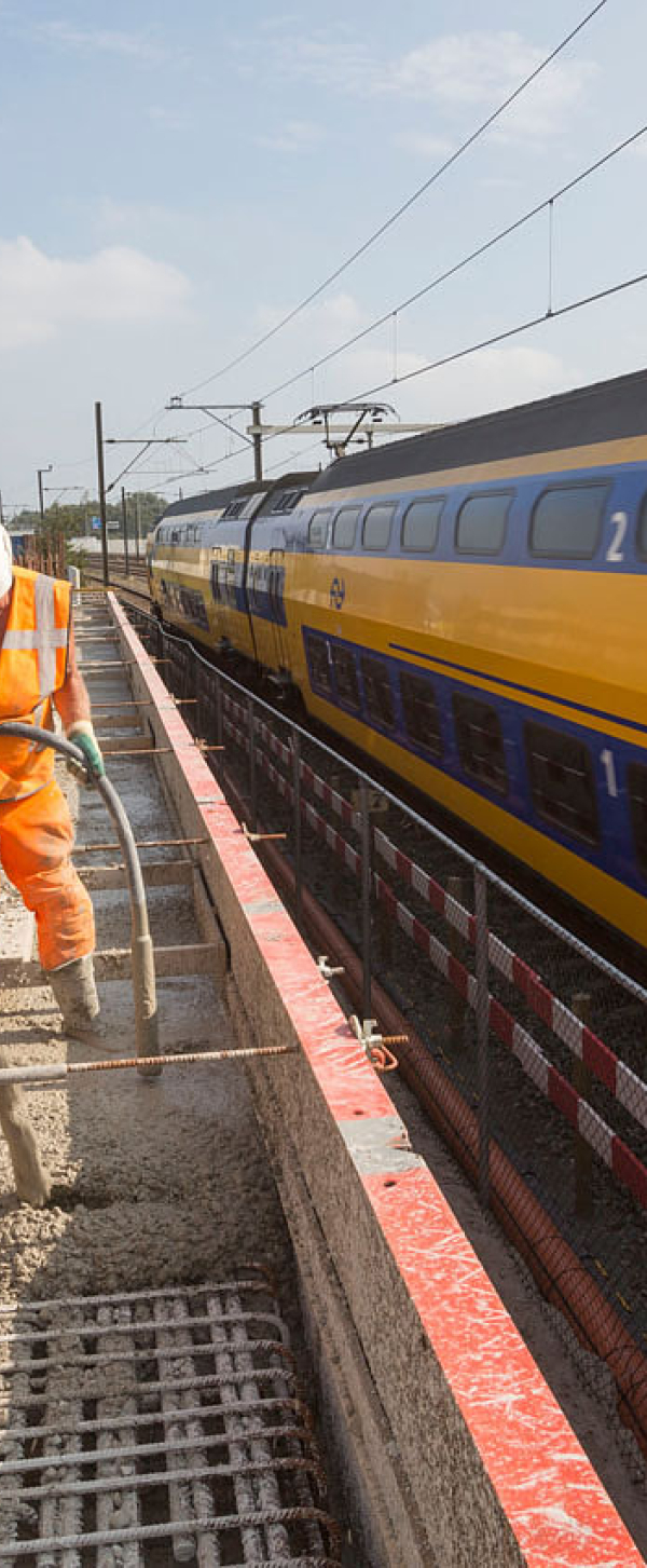 Beton storten met trein.jpg