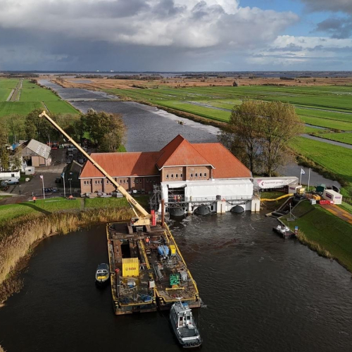 Gemaal Stroink - Hijsen persbuis