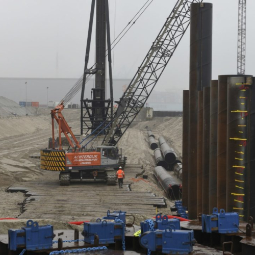 Verlenging-kademuur-bij-SIF-Group-op-Rotterdam-Maasvlakte-Ries-van-Wendel-de-Joode-scaled-e1612539037724-1280x720.jpg