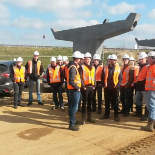 studenten maken kennis met de uitvoerende bouw.jpg