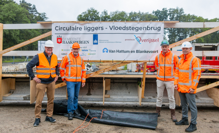 Vloedstegenbrug