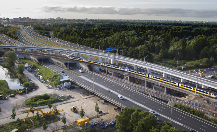 OV SAAL Zuidtak West werkt volgens  veiligheidsladder trede 4.jpg
