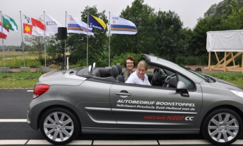 Eerste auto over de weg.jpg