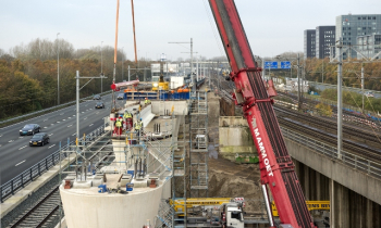 Tussen spoor en weg.jpg