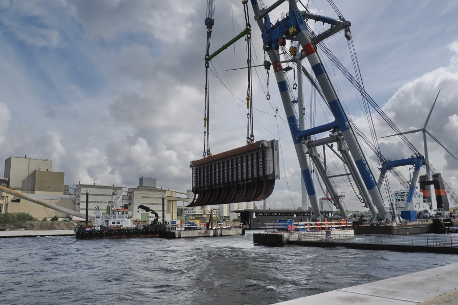 Zoutdam IJmuiden - scheidende wanden succesvol geplaatst