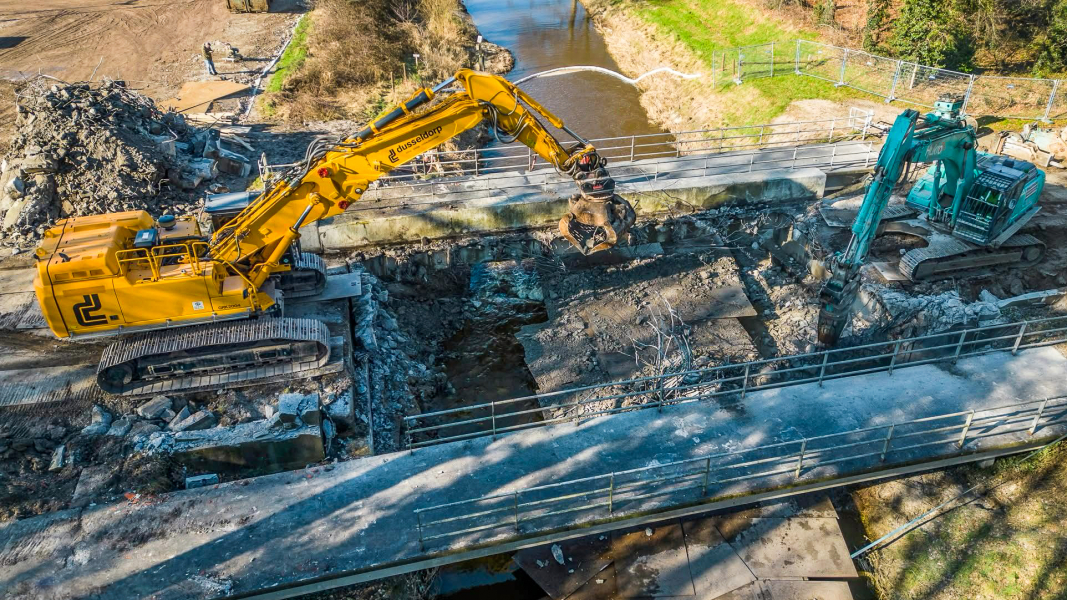 Vloedstegenbrug