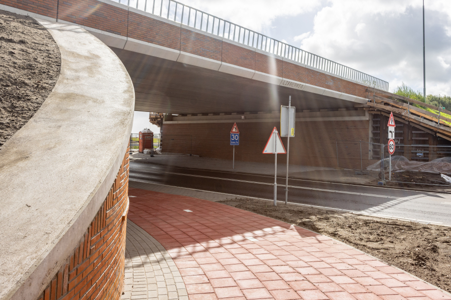 Lisserwegviaduct A44 afgerond
