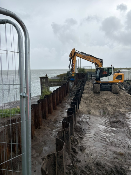 Leeggraven kistdam voor damwandscherm - Gemaal Oostoever