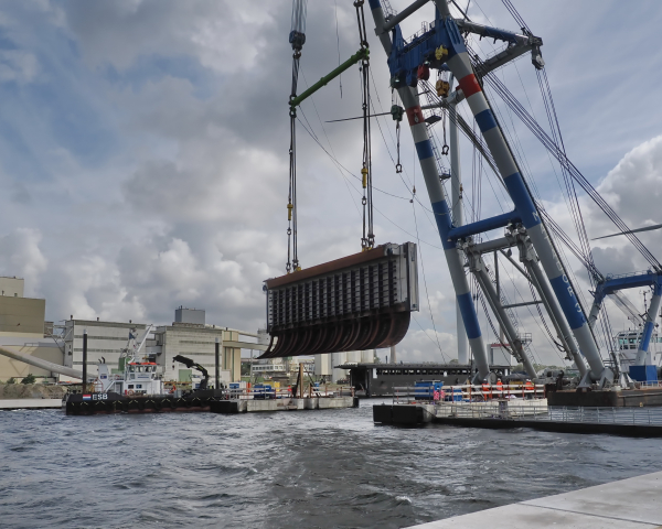 Zoutdam IJmuiden - scheidende wanden succesvol geplaatst