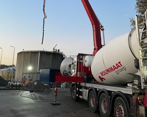 Betonstort met geopolymeerbeton - RWZI Echten