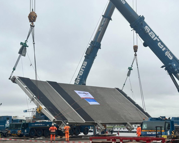 Brugval Cruquiusbrug B succesvol geplaatst