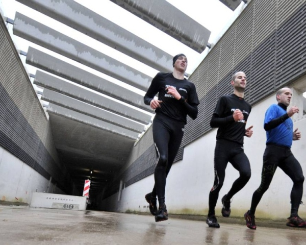 Lopers door tunnel Carlo ter Ellen_web.jpg