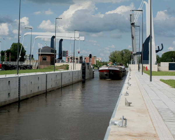 tweede Julianasluis in gebruik.jpg