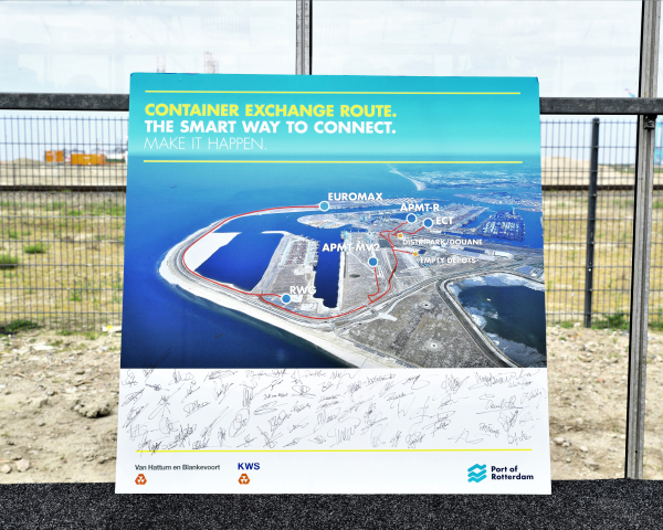 Bron 'Port of Rotterdam' (1).JPG