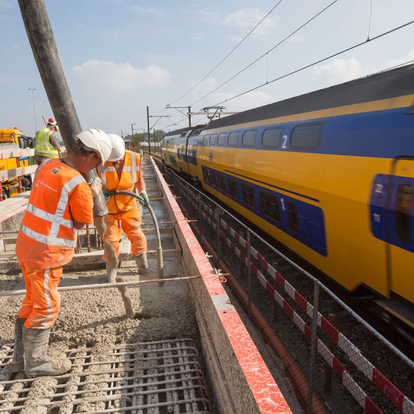 Beton storten met trein.jpg
