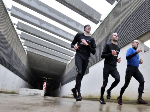 Lopers door tunnel Carlo ter Ellen_web.jpg