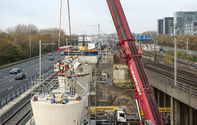 Tussen spoor en weg.jpg
