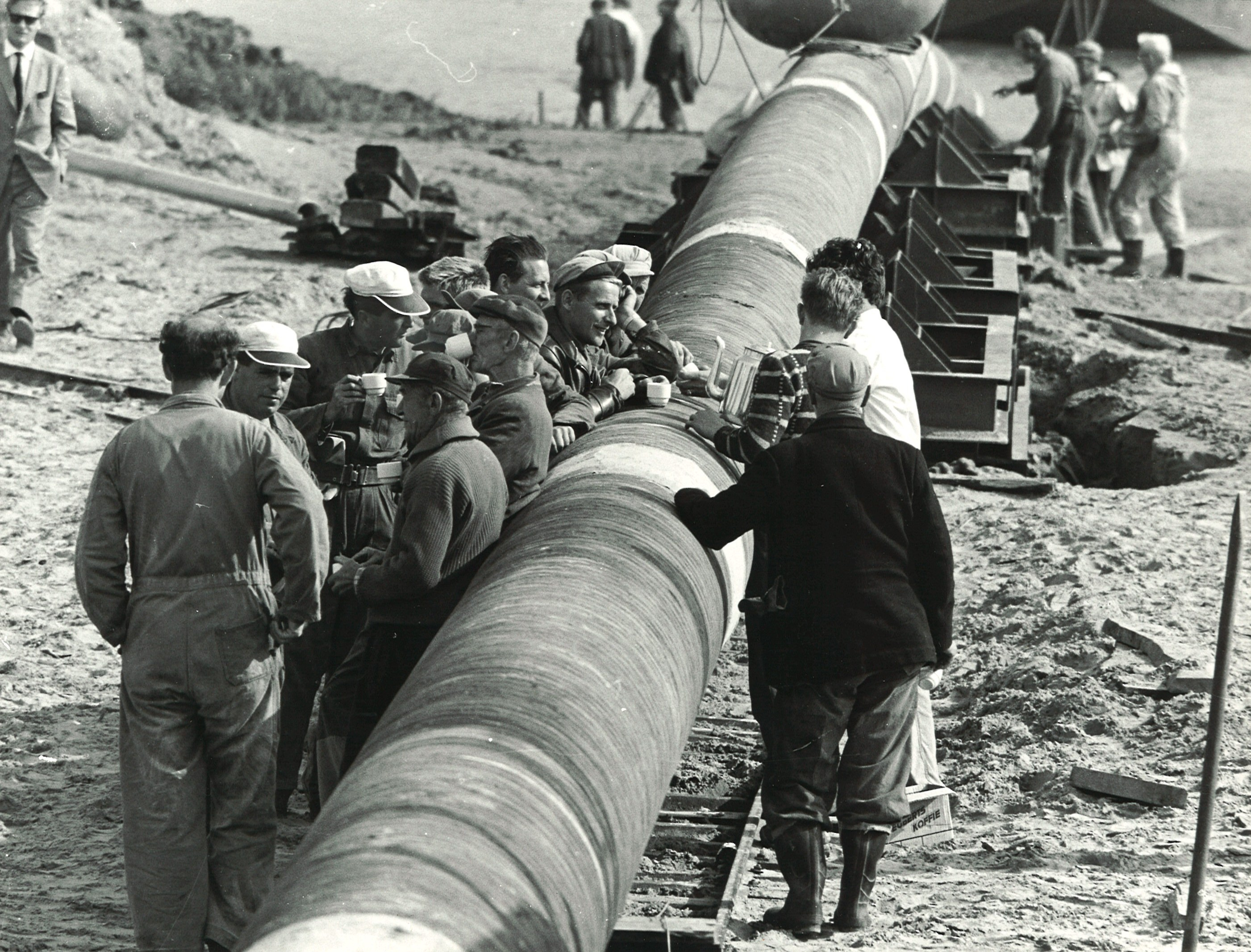 1965 Koffiepauze Westerscheldebrug.jpg