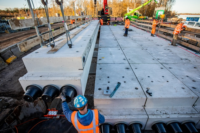 Circulaire viaduct Ligger leggen.jpg